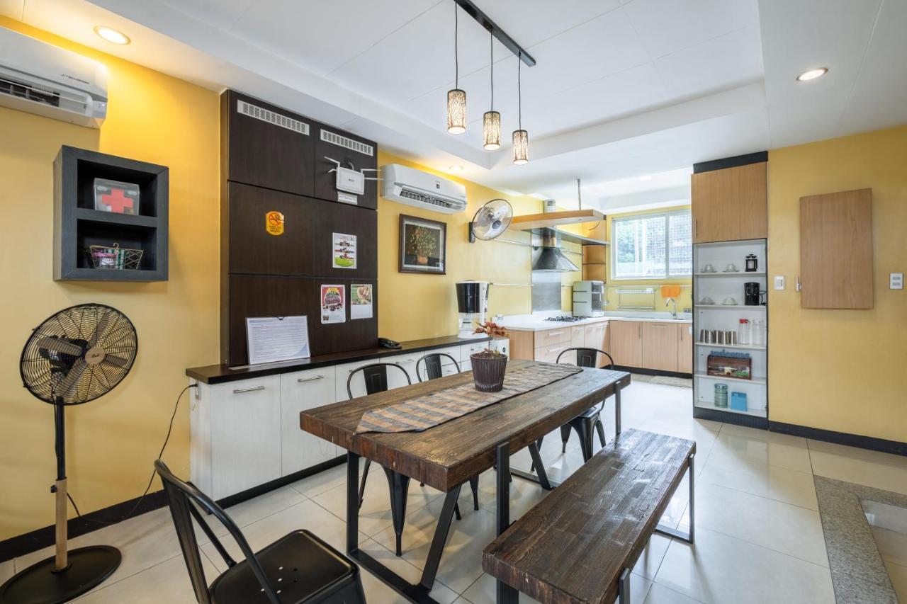 Casa Heradurra Uno/Dos Manila Esterno foto