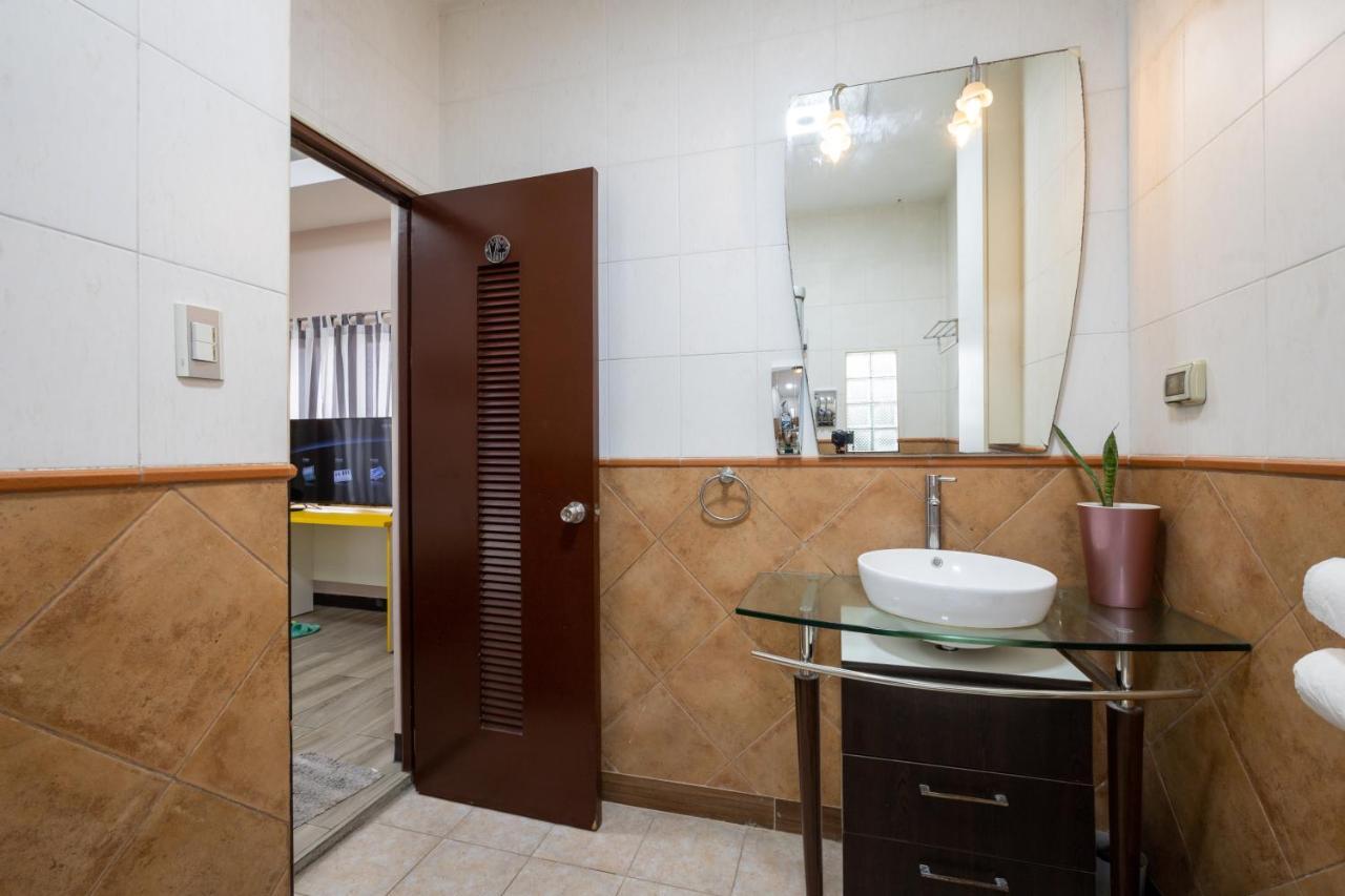 Casa Heradurra Uno/Dos Manila Esterno foto