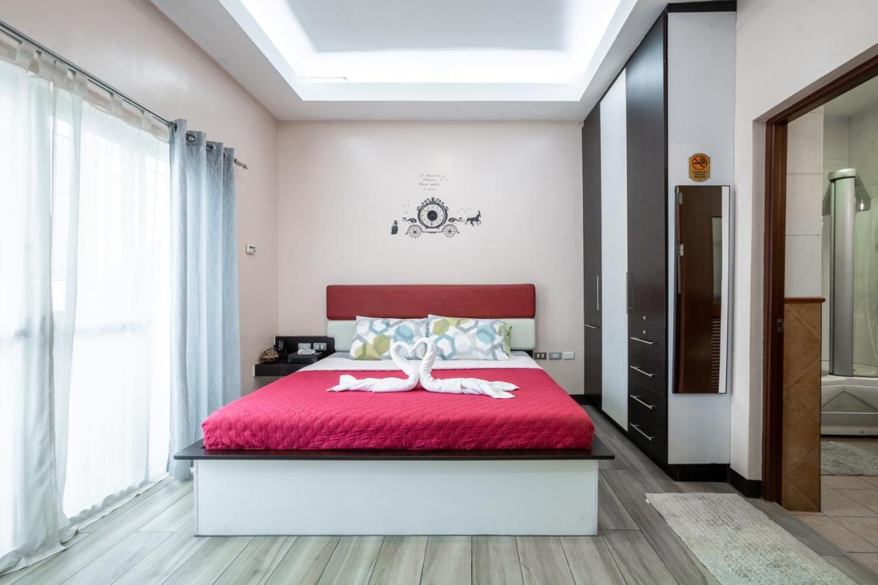 Casa Heradurra Uno/Dos Manila Esterno foto
