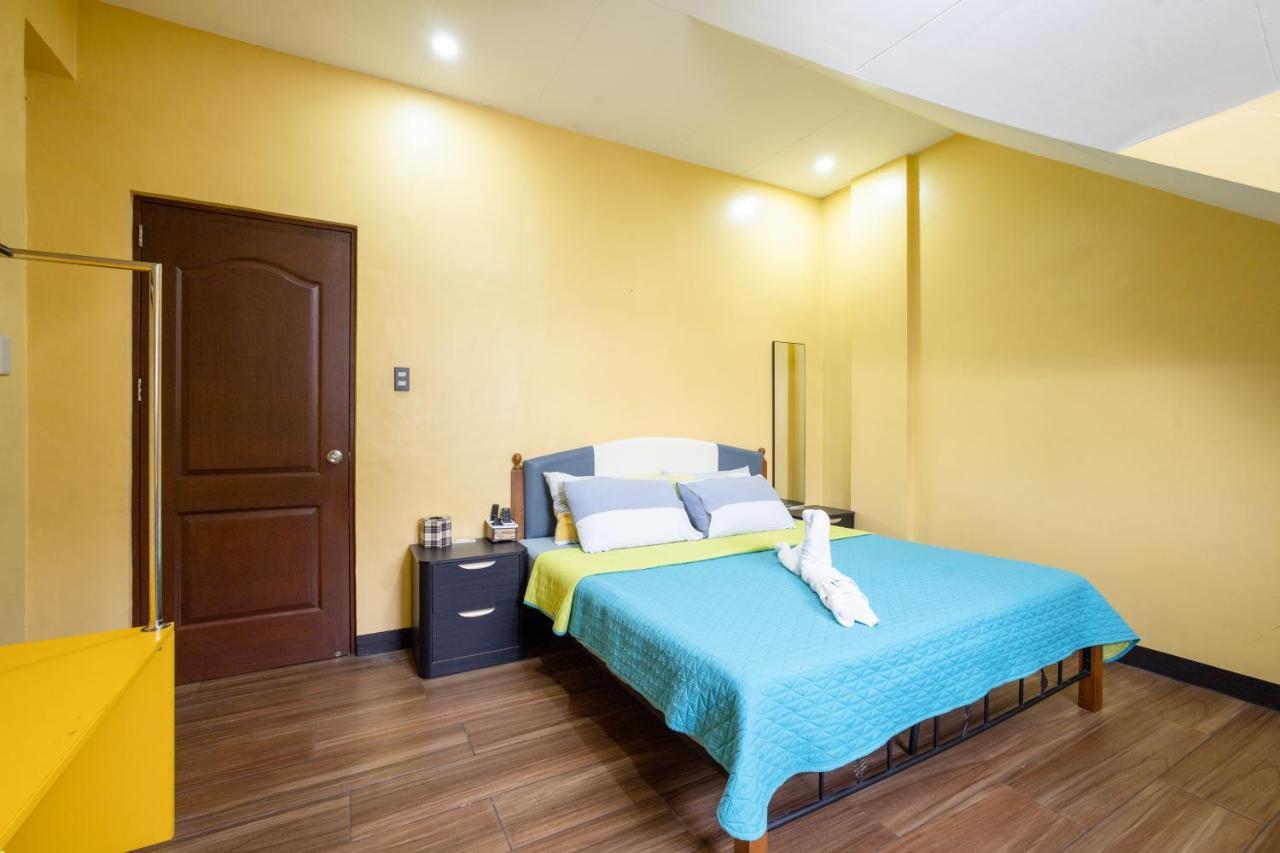 Casa Heradurra Uno/Dos Manila Esterno foto